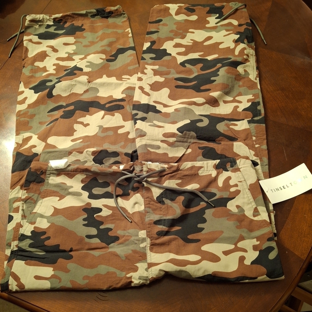 Tinseltown Camo Wide Leg Relaxed Fit Cargo Parachute Pants Size Large - Picture 3 of 16